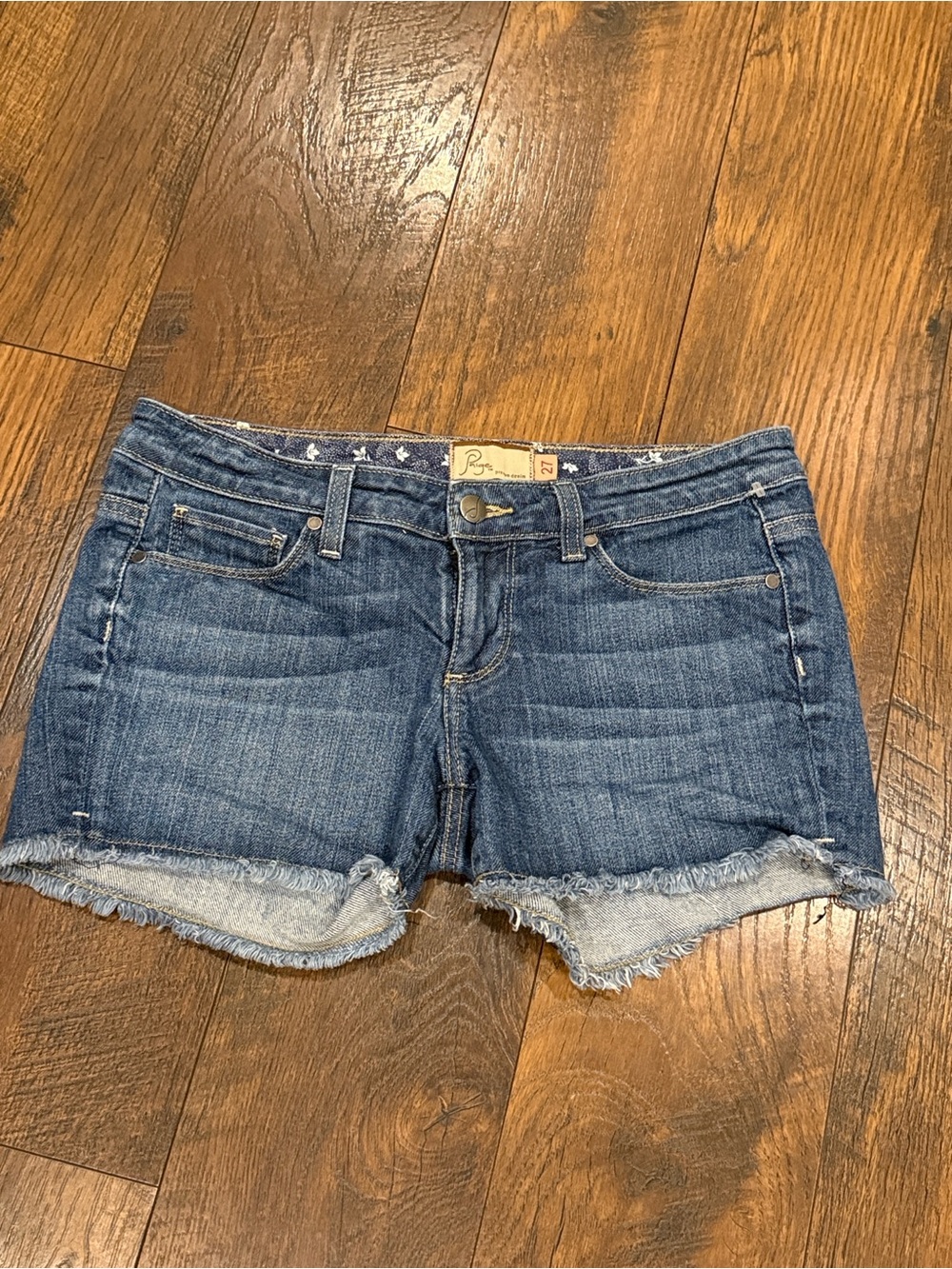PAIGE Silver Lake Denim Cutoff Shorts Size 27 Medium Wash